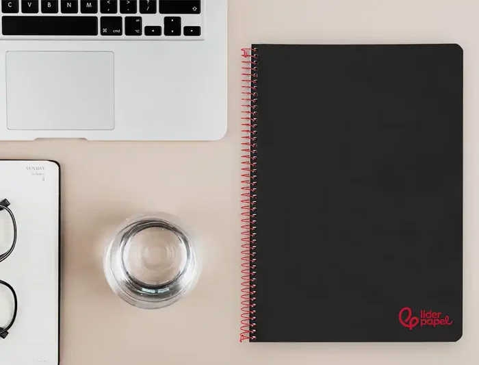 Liderpapel Wonder Cuaderno Espiral A4 Tapa Plástico 80 Hojas 90gr Pauta Estrecha 2,5mm Con Margen Negro