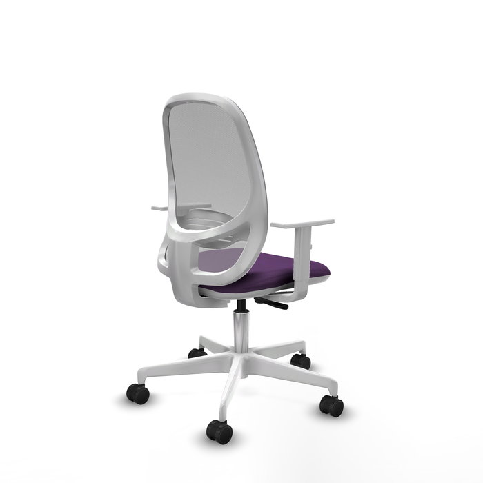 Silla de oficina Cilanco con mecanismo Sincro tapizada con Tela color Morado y malla color Gris. Equipada con lumbar 1D, Reposabrazos blancos y Ruedas 65mm nailon Silla de oficina Cilanco con mecanismo Sincro tapizada con Tela color Morado y malla color Gris. Equipada con lumbar 1D, Reposabrazos blancos y Ruedas 65mm nailon