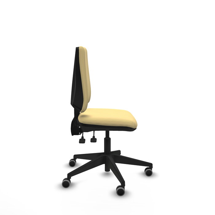 Silla de oficina Elche con mecanismo Asincro tapizada con Similpiel color Crema. Equipada con Base piramidal negra, Sin brazos y Ruedas 65 mm parqué