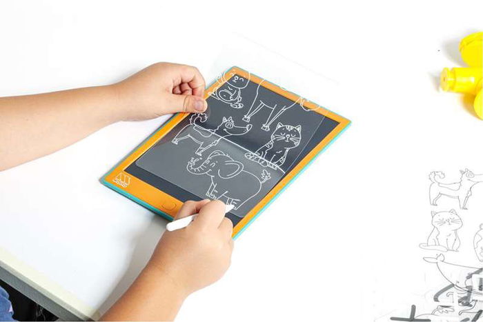 Molto Pizarra Led XL con 6 Plantillas y Lápiz Pantalla Brillante Clara