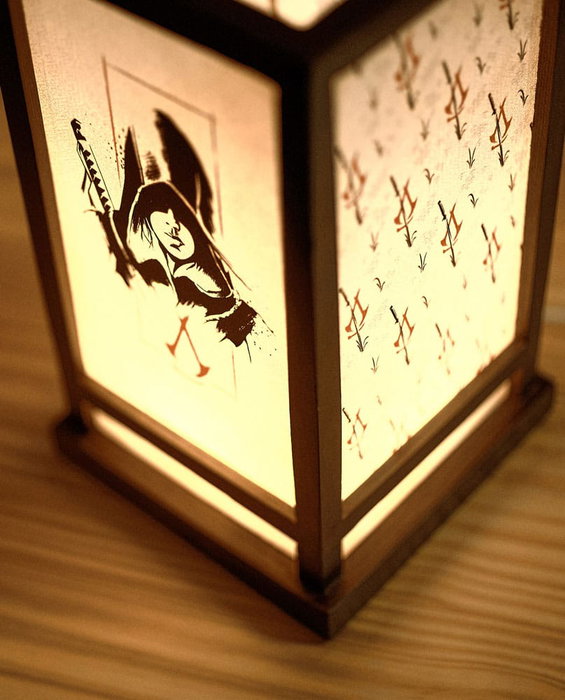 Neamedia Icons Assassin's Creed Shadows Lámpara LED Lantern 25 cm
