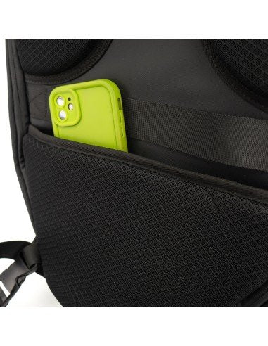 Woxter AC26 012 Mochila LED Knight Bike 20L Negro con Pantalla Personalizable por App, Impermeable, Compartimento para Casco y Portátil para Ciclistas