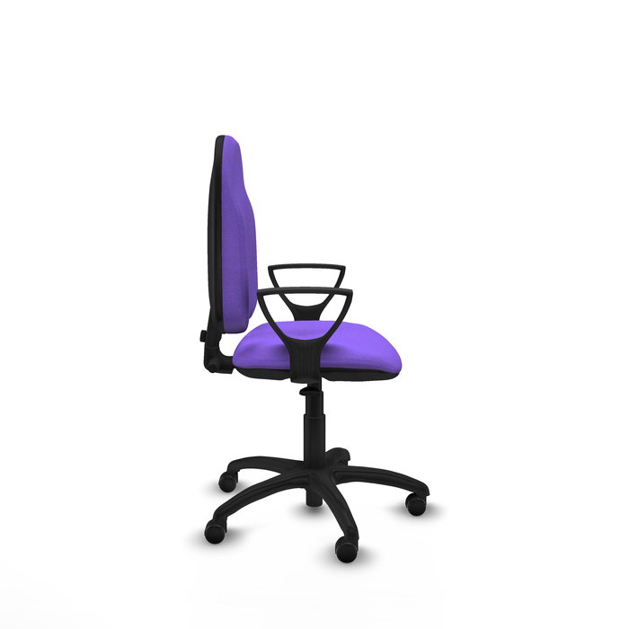 Silla de oficina Algarra con mecanismo Contacto permanente básico tapizada con Tela color Lila. Equipada con Base poliamida negra, Brazos fijos y Ruedas de parqué