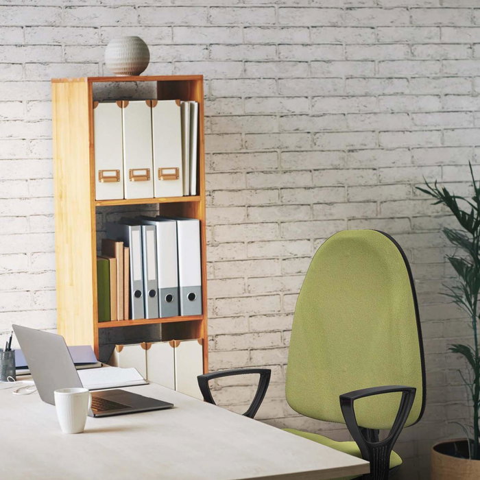 Silla de oficina Algarra con mecanismo Contacto permanente básico tapizada con Tela color Lila. Equipada con Base poliamida negra, Brazos fijos y Ruedas de parqué