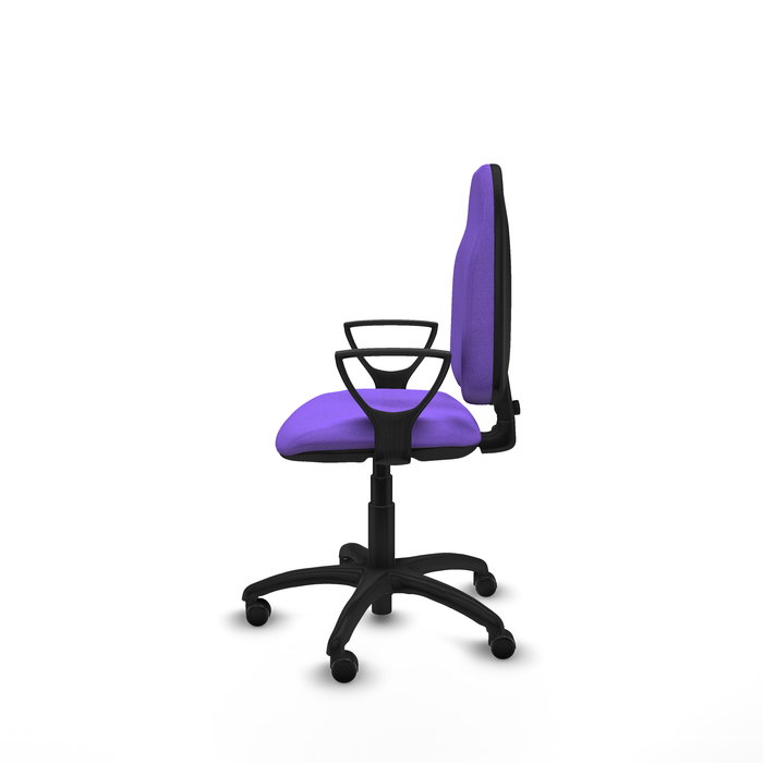 Silla de oficina Algarra con mecanismo Contacto permanente básico tapizada con Tela color Lila. Equipada con Base poliamida negra, Brazos fijos y Ruedas de parqué