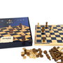 DEQUBE Ajedrez y Damas Doble Juego de Madera FSC D00342 - Set Estratégico Clásico de Madera Certificada (Idiomas: English, Portugués, Español)