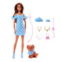 Barbie JFP38 Muñeca Twinning Looks Morena con Perro Accesorio Conjunto Azul Lunares +3 Años