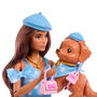 Barbie JFP38 Muñeca Twinning Looks Morena con Perro Accesorio Conjunto Azul Lunares +3 Años