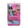 MATTEL Muñeca Barbie Twinning Looks Latina Articulaciones Flexibles +3 Años Ropa a Juego con su Cachorro