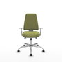 Silla de oficina Elche con mecanismo Asincro tapizada con Tela color Verde oliva. Equipada con Base cromada, Reposabrazos blancos y Ruedas 65 mm parqué