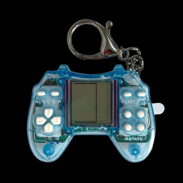 Golden Toys Mini Consola Retro de Bolsillo con 23 Juegos Clásicos - Modelos Surtidos 4x5x1.5 cm