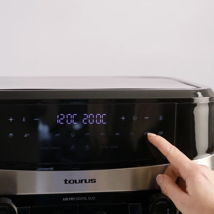 Taurus Air Fry Digital Duo - Freidora de Aire sin Aceite, Doble Cesta 9L (2x4.5L), 12 Programas, Panel Táctil, 2200W, Color Negro, Modelo 973980000 Taurus Air Fry Digital Duo - Freidora de Aire sin Aceite, Doble Cesta 9L (2x4.5L), 12 Programas, Panel Táctil, 2200W, Color Negro, Modelo 973980000