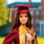 Barbie JJX81 Muñeca Coleccionable Signature Graduation Wishes con Toga, Birrete, Diploma y Banda - Mattel