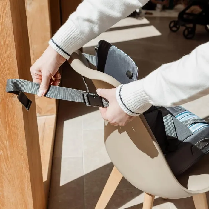 Nuby Asiento Elevador para Bebé con Arnés de 3 Puntos - A partir de 6 Meses, Rayas Azules - NUB0048526994236 Nuby Asiento Elevador para Bebé con Arnés de 3 Puntos - A partir de 6 Meses, Rayas Azules - NUB0048526994236