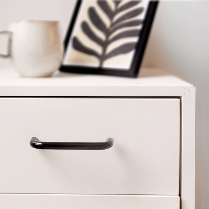 Rei Tirador para Mueble Modelo 152, Tipo Asa de Hierro con Acabado Negro, 96 mm Distancia entre Puntos, Incluye Tornillos M4 Rei Tirador para Mueble Modelo 152, Tipo Asa de Hierro con Acabado Negro, 96 mm Distancia entre Puntos, Incluye Tornillos M4