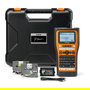 Brother PT-E560BTVP Etiquetadora Manual con Bluetooth y Carga, Impresión Térmica, Pantalla LCD, Teclado QWERTY, Sistema de Cintas HSE/TZe, Incluye Maletín