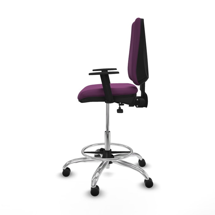 Taburete Elche con mecanismo Asincro tapizada con Similpiel color Morado. Equipado con Base cromada, Brazos 1D y Ruedas 65mm nailon Taburete Elche con mecanismo Asincro tapizada con Similpiel color Morado. Equipado con Base cromada, Brazos 1D y Ruedas 65mm nailon