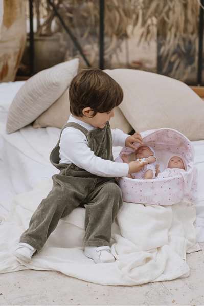 Muñecas Arias Gemelos Elegance con cuerpo de vinilo y capazo