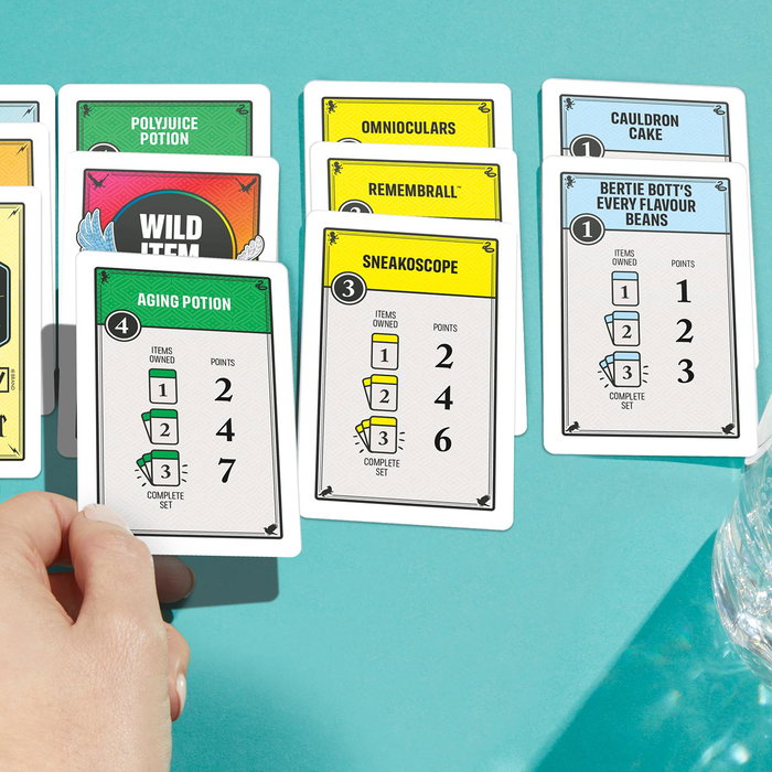 Hasbro G0717 Juego de Cartas Monopoly Deal Harry Potter, en español y portugués, para mayores de 8 años