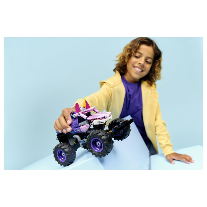 LEGO Technic Monster Jam Sparkle Smash 42220 con motor de carga manual