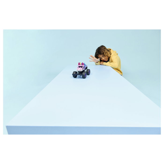 LEGO Technic Monster Jam Sparkle Smash 42220 con motor de carga manual