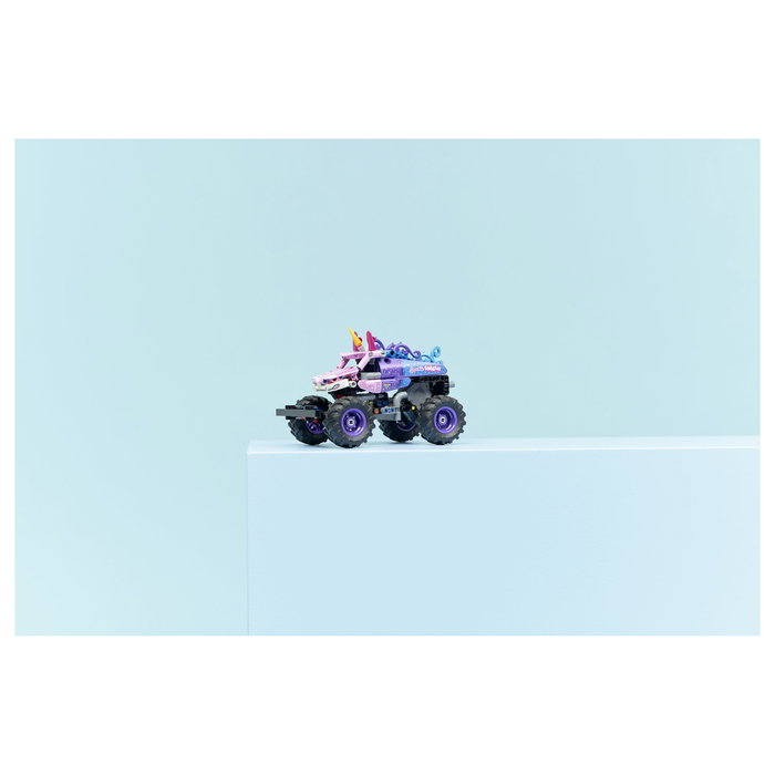 LEGO Technic Monster Jam Sparkle Smash 42220 con motor de carga manual