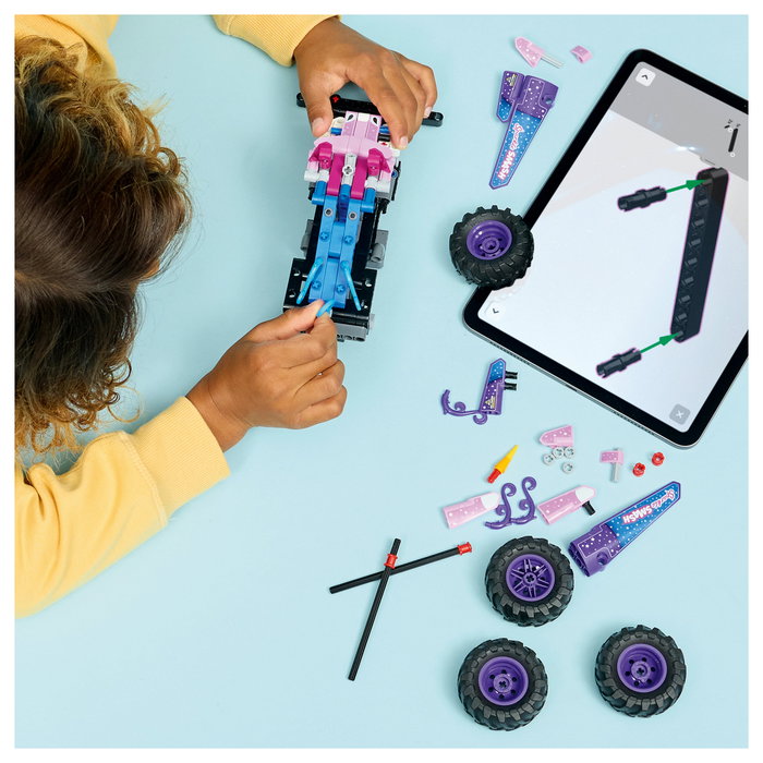 LEGO Technic Monster Jam Sparkle Smash 42220 con motor de carga manual