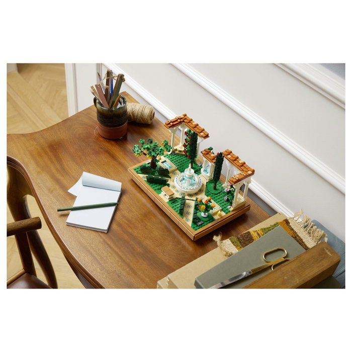 LEGO 10359 Icons Jardín con Fuente, Juego de Construcción, 1302 Piezas, para Adultos 18+