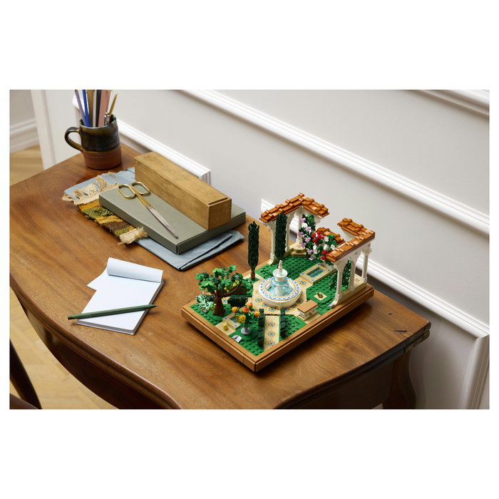 LEGO 10359 Icons Jardín con Fuente, Juego de Construcción, 1302 Piezas, para Adultos 18+