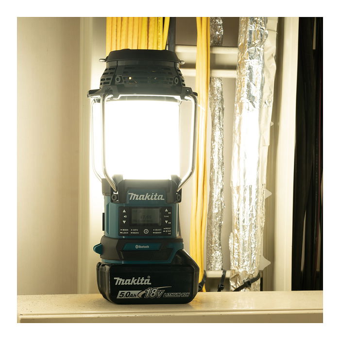 Makita DMR056 Radio con Linterna y Bluetooth, Radio Portátil Analógica y Digital AM DAB+ FM, LED Batería, 53h Makita DMR056 Radio con Linterna y Bluetooth, Radio Portátil Analógica y Digital AM DAB+ FM, LED Batería, 53h