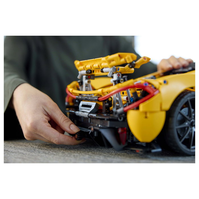 LEGO Technic McLaren P1, Juego Construcción 3893 Piezas, Adulto, Multicolor