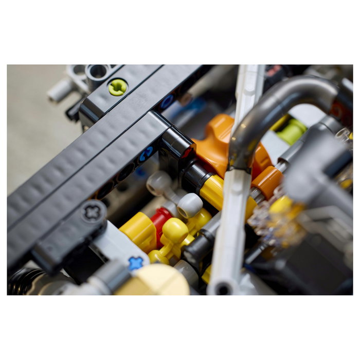 LEGO Technic McLaren P1, Juego Construcción 3893 Piezas, Adulto, Multicolor