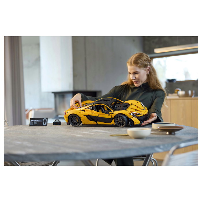 LEGO Technic McLaren P1, Juego Construcción 3893 Piezas, Adulto, Multicolor