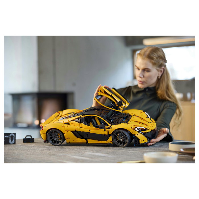 LEGO Technic McLaren P1, Juego Construcción 3893 Piezas, Adulto, Multicolor