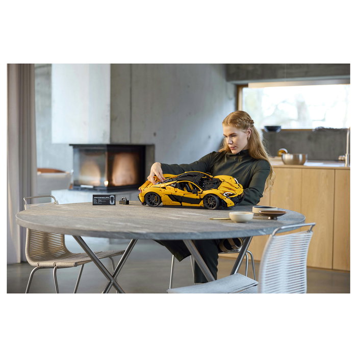 LEGO Technic McLaren P1, Juego Construcción 3893 Piezas, Adulto, Multicolor