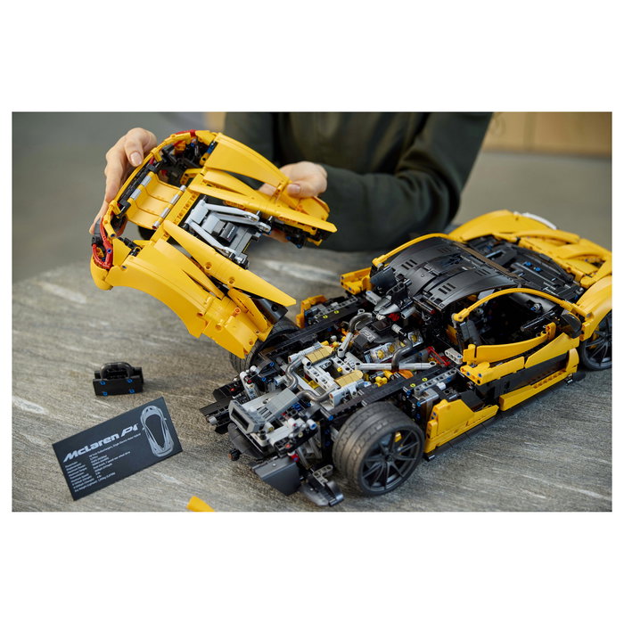 LEGO Technic McLaren P1, Juego Construcción 3893 Piezas, Adulto, Multicolor