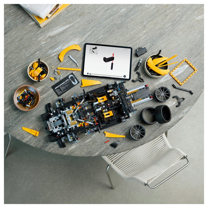 LEGO Technic McLaren P1, Juego Construcción 3893 Piezas, Adulto, Multicolor