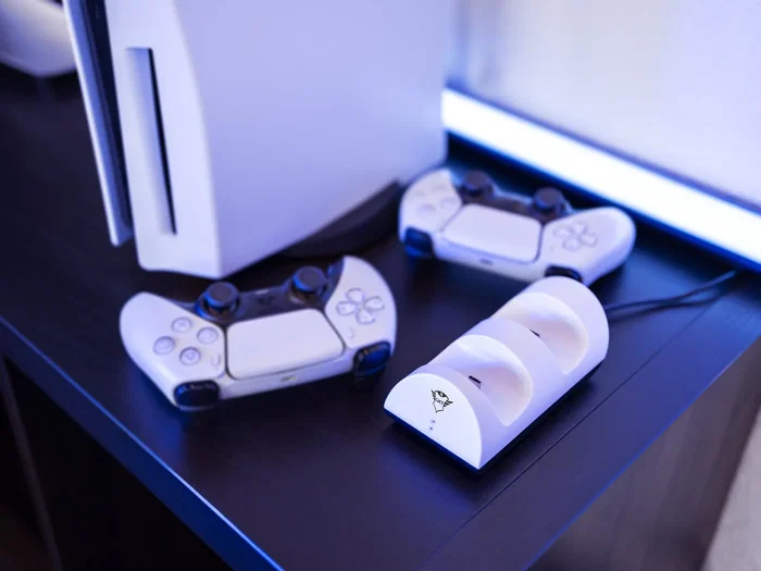 Trust GXT 254 Duo Charge Dock - Estación de Carga Doble Modular para Mando DualSense PS5 - Negro y Blanco