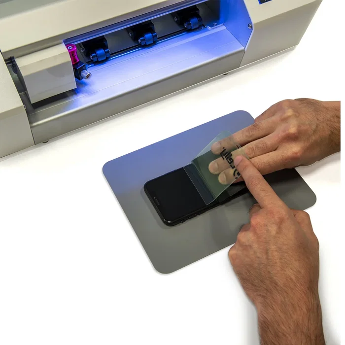 Celly PROFILM100 Protector de Pantalla Universal para Móvil - PET Resistente a Rayones - Pack de 100 Unidades Transparentes