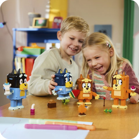 LEGO Familia de Bluey para Construir 11217 - Figuras de Bluey, Bingo, Mamá y Papá