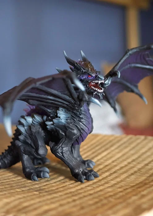 Schleich Figura de dragón oscuro con alas móviles