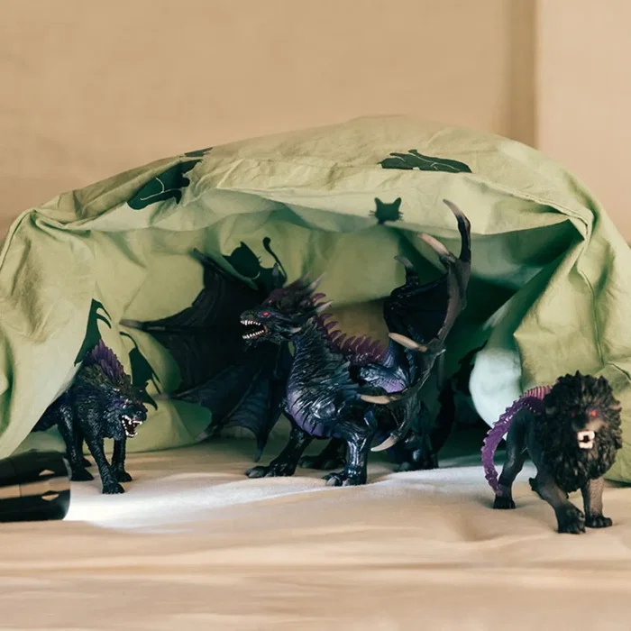 Schleich Figura de dragón oscuro con alas móviles