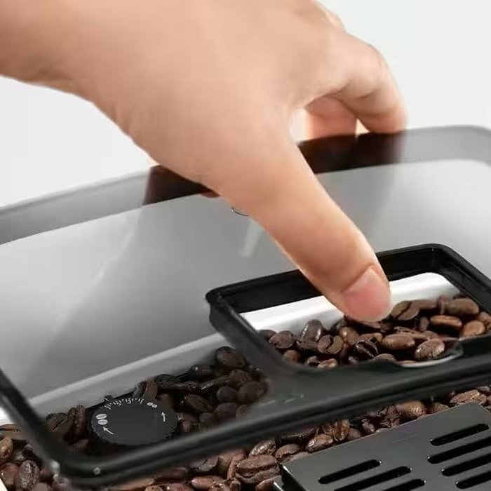 DeLonghi Magnifica S ECAM22.110.W Plateada y negra