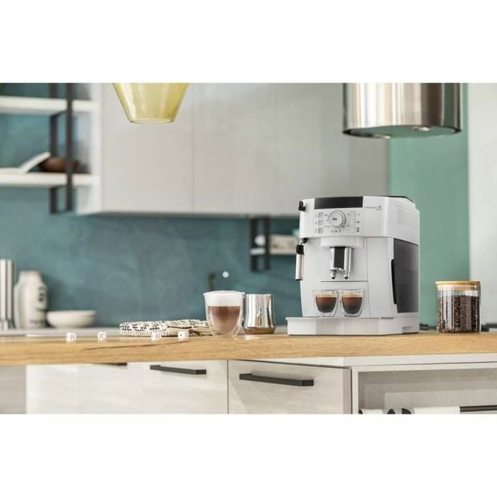 DeLonghi Magnifica S ECAM22.110.W Plateada y negra