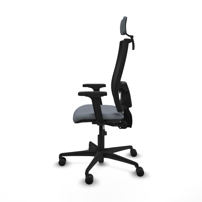 Silla de oficina Bormate con mecanismo Asincro tapizada con Tela color Gris y malla color Negro. Equipada con lumbar 1D, Brazos 2D, Cabecero 2D y Ruedas 65mm nailon