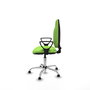 Silla de oficina Algarra con mecanismo Contacto permanente básico tapizada con Tela color Pistacho. Equipada con Base cromada, Brazos fijosy Topes