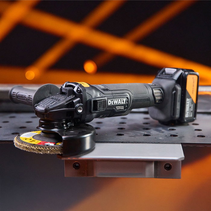 Dewalt Mini amoladora sin escobillas XR 18V Ø125 mm con 2 baterías 5 Ah y cargador TSTAK