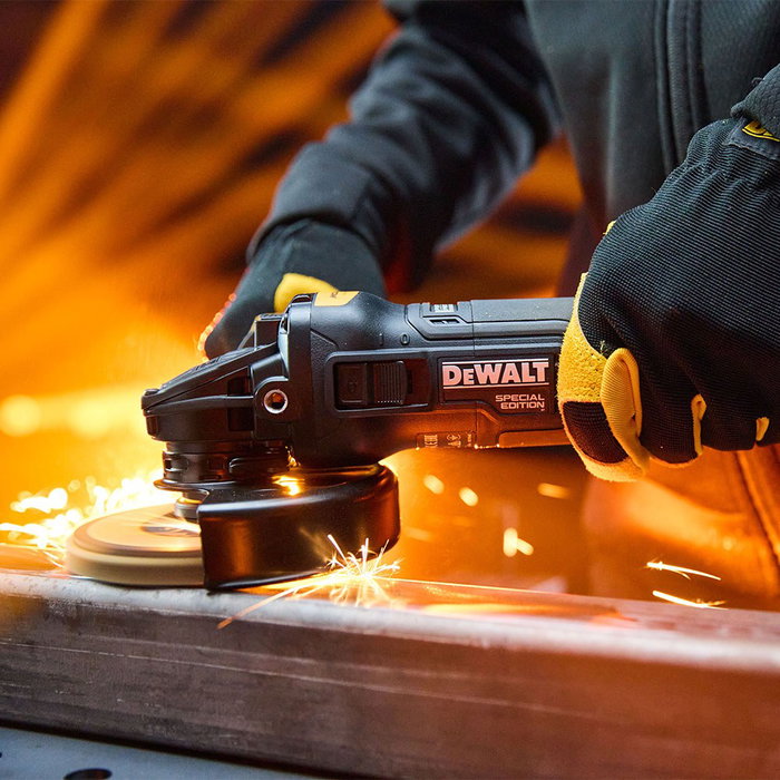 Dewalt Mini amoladora sin escobillas XR 18V Ø125 mm con 2 baterías 5 Ah y cargador TSTAK
