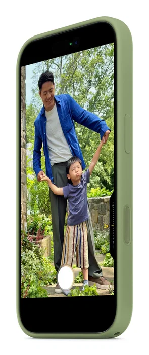 Apple iPhone 17 Funda de Silicona con MagSafe - Verde Light Moss - Protección contra Caídas y Rayones - Compatible con Carga Inalámbrica - Modelo MGEX4ZM/A