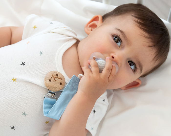 KioKids Pinza Sujetachupetes Madera Azul Colección Ecofriendly +0 Meses KioKids Pinza Sujetachupetes Madera Azul Colección Ecofriendly +0 Meses